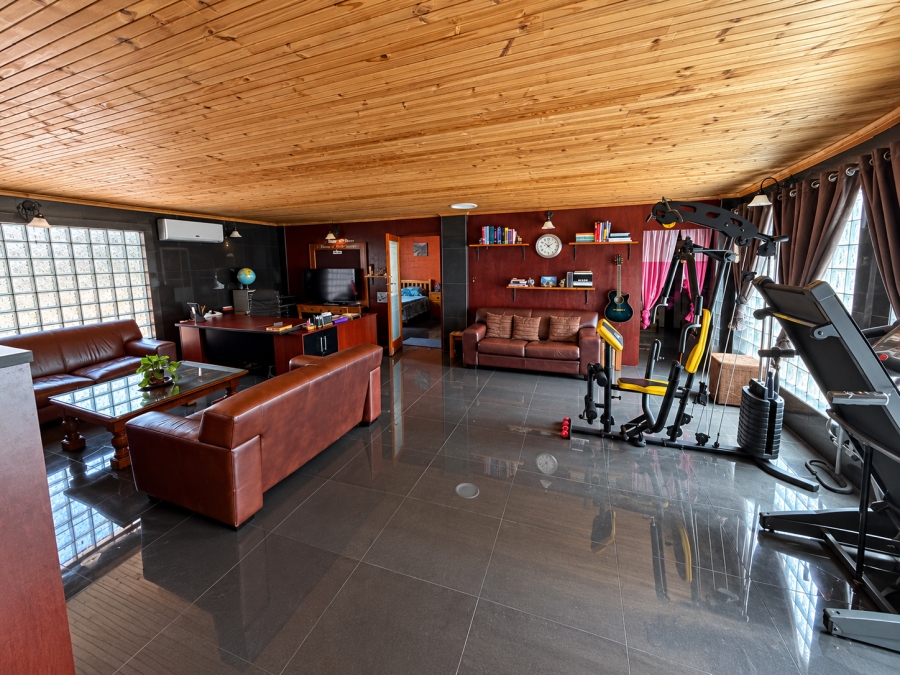 5 Bedroom Property for Sale in Protea Heights Western Cape